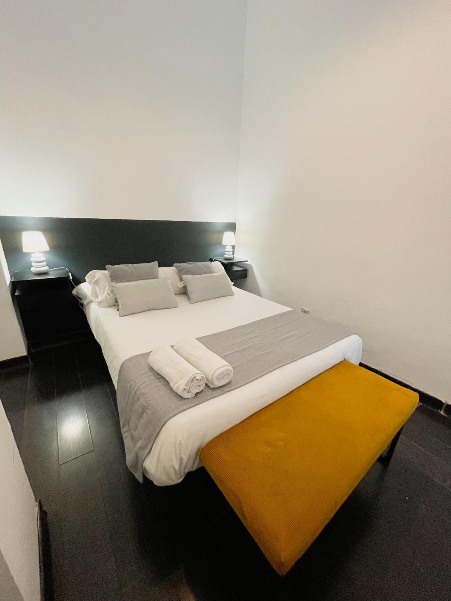 Carretas Duplex Exterior Izquierda Apartment Madrid Luaran gambar
